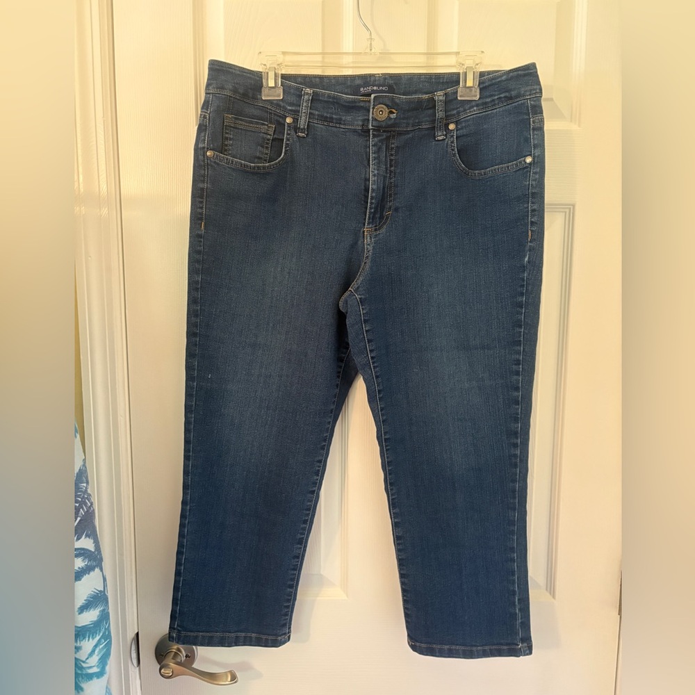Pre- Loved Bandolino Dark Blue Straight Leg Cropped Jeans